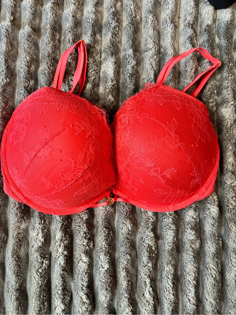 Victoria Secrete Very Sexy Push Up Bra in Coral Red Size 34G